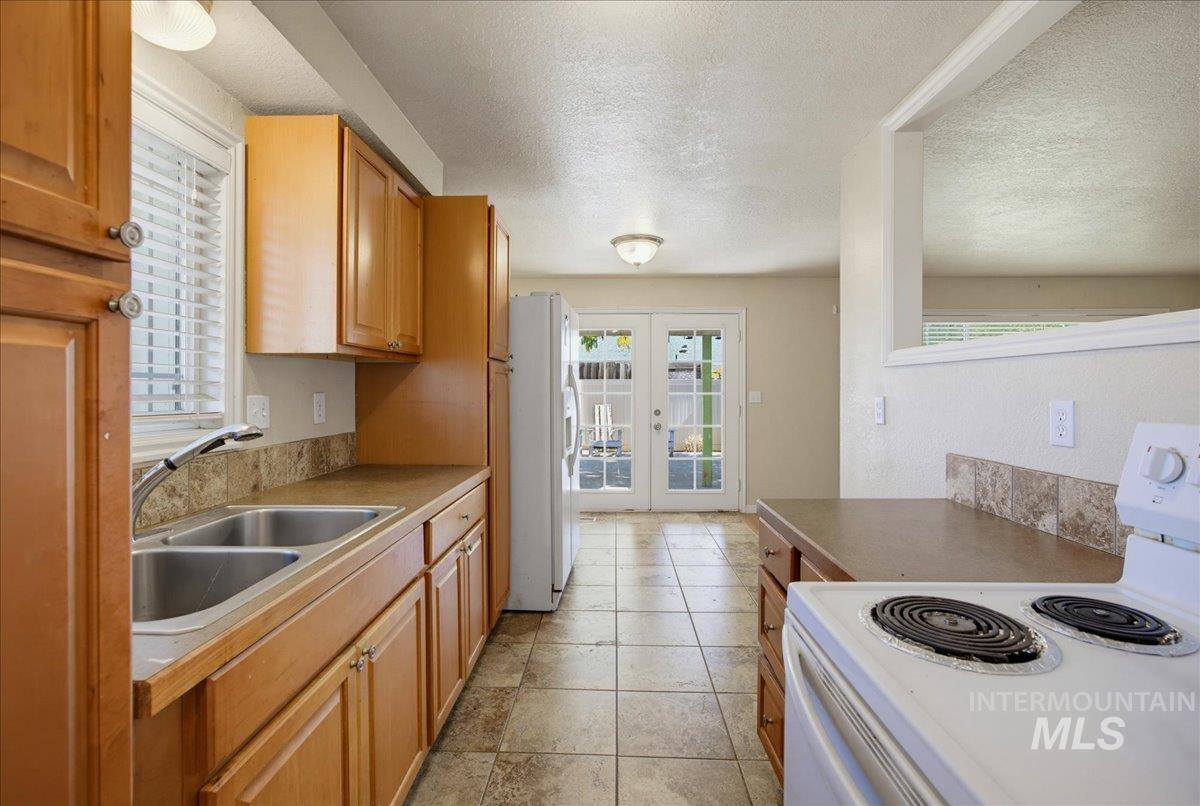 2415 E Colorado Ave, Nampa, Idaho 83686, 3 Bedrooms, 2 Bathrooms, Residential For Sale, Price $285,000, 99001102