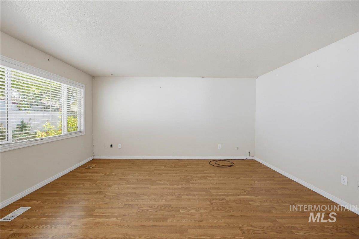 2415 E Colorado Ave, Nampa, Idaho 83686, 3 Bedrooms, 2 Bathrooms, Residential For Sale, Price $285,000, 99001102