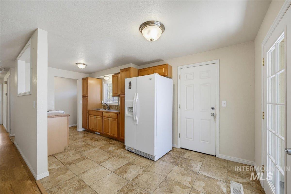 2415 E Colorado Ave, Nampa, Idaho 83686, 3 Bedrooms, 2 Bathrooms, Residential For Sale, Price $285,000, 99001102