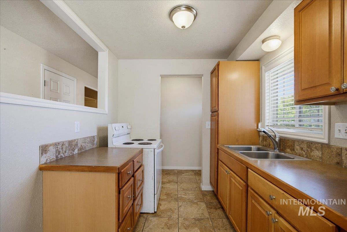 2415 E Colorado Ave, Nampa, Idaho 83686, 3 Bedrooms, 2 Bathrooms, Residential For Sale, Price $285,000, 99001102