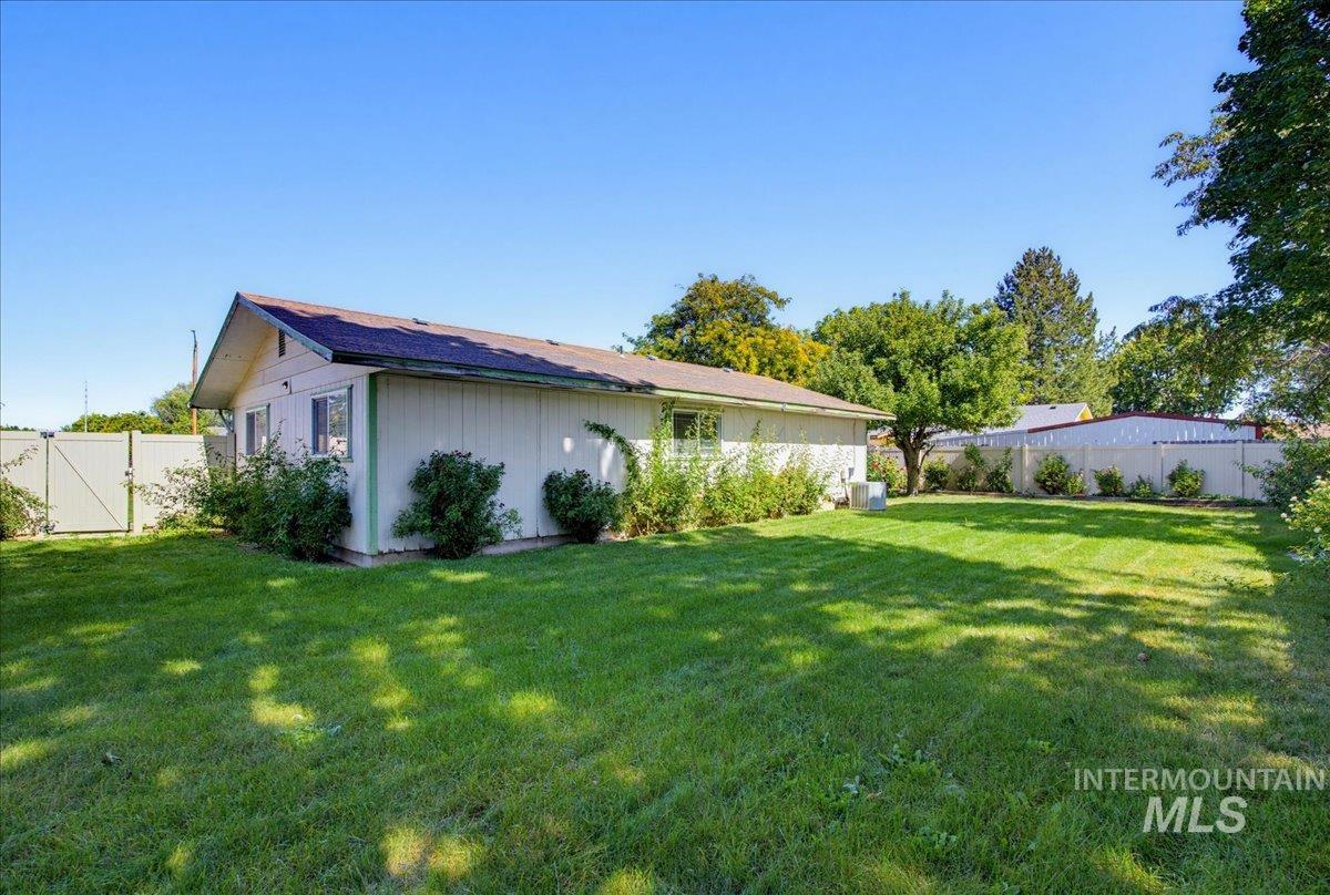 2415 E Colorado Ave, Nampa, Idaho 83686, 3 Bedrooms, 2 Bathrooms, Residential For Sale, Price $285,000, 99001102