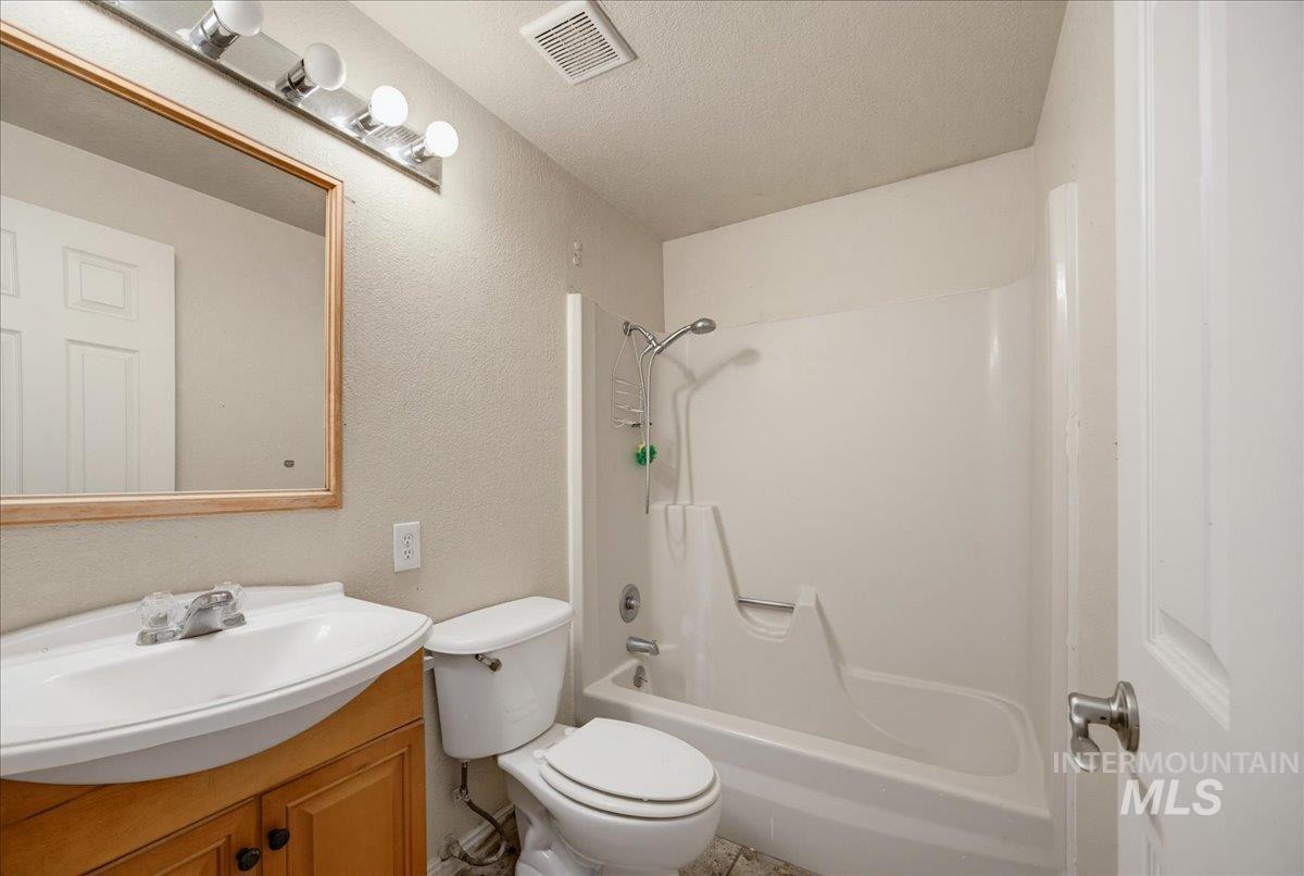 2415 E Colorado Ave, Nampa, Idaho 83686, 3 Bedrooms, 2 Bathrooms, Residential For Sale, Price $285,000, 99001102