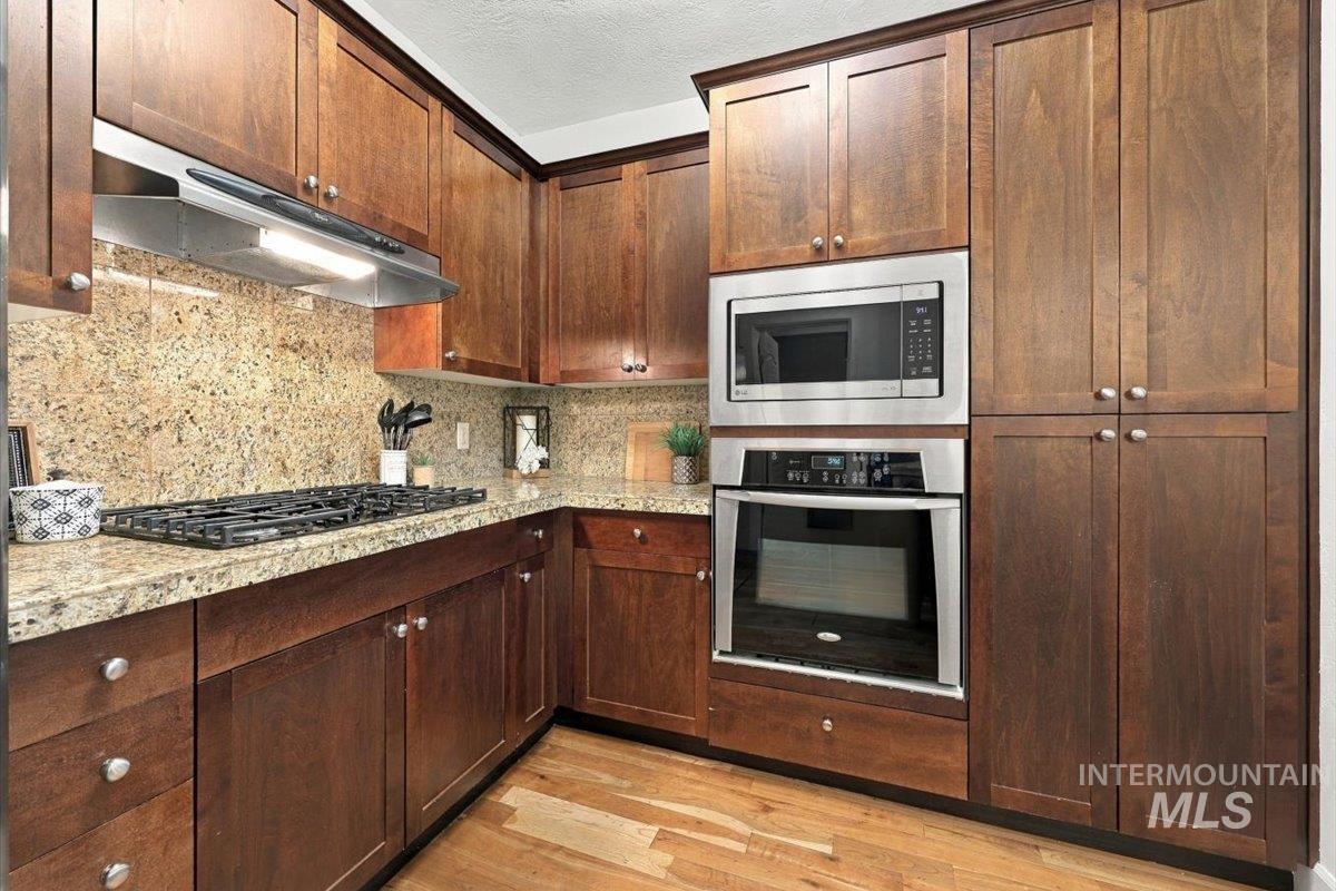1144 E Winding Creek Dr, Eagle, Idaho 83616, 2 Bedrooms, 1.5 Bathrooms, Residential For Sale, Price $394,900, 99001103