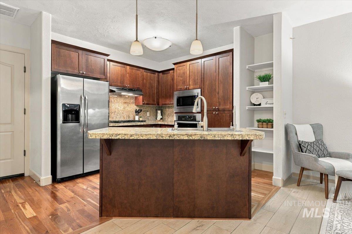 1144 E Winding Creek Dr, Eagle, Idaho 83616, 2 Bedrooms, 1.5 Bathrooms, Residential For Sale, Price $394,900, 99001103