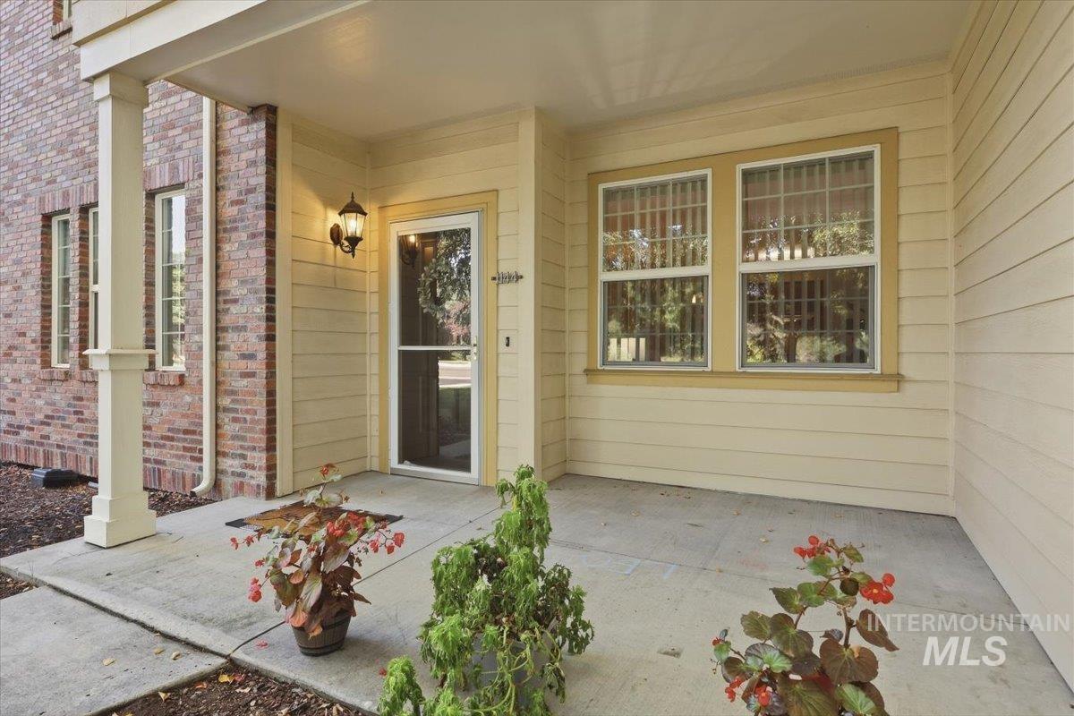 1144 E Winding Creek Dr, Eagle, Idaho 83616, 2 Bedrooms, 1.5 Bathrooms, Residential For Sale, Price $394,900, 99001103