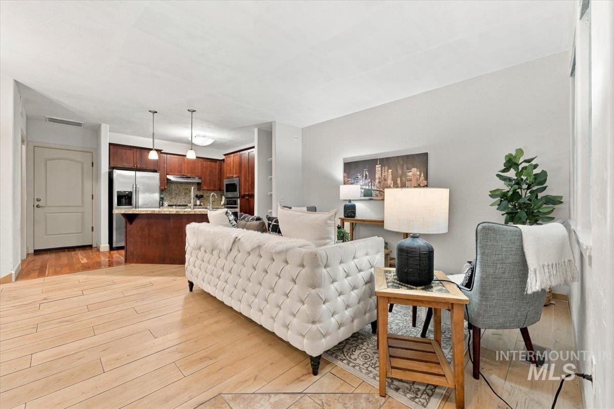 1144 E Winding Creek Dr, Eagle, Idaho 83616, 2 Bedrooms, 1.5 Bathrooms, Residential For Sale, Price $394,900, 99001103