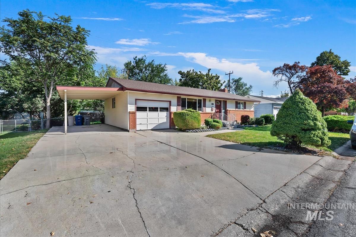 3826 W Pasadena Dr, Boise, Idaho 83705, 3 Bedrooms, 2 Bathrooms, Residential For Sale, Price $449,000, 99001106