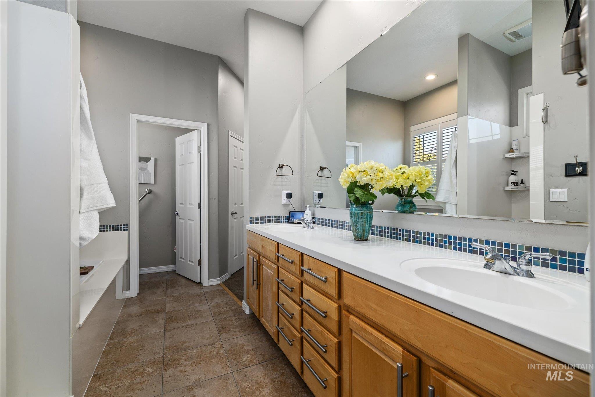 4910 W Outlook Ave, Boise, Idaho 83703, 6 Bedrooms, 3 Bathrooms, Residential For Sale, Price $1,150,000,MLS 99001113