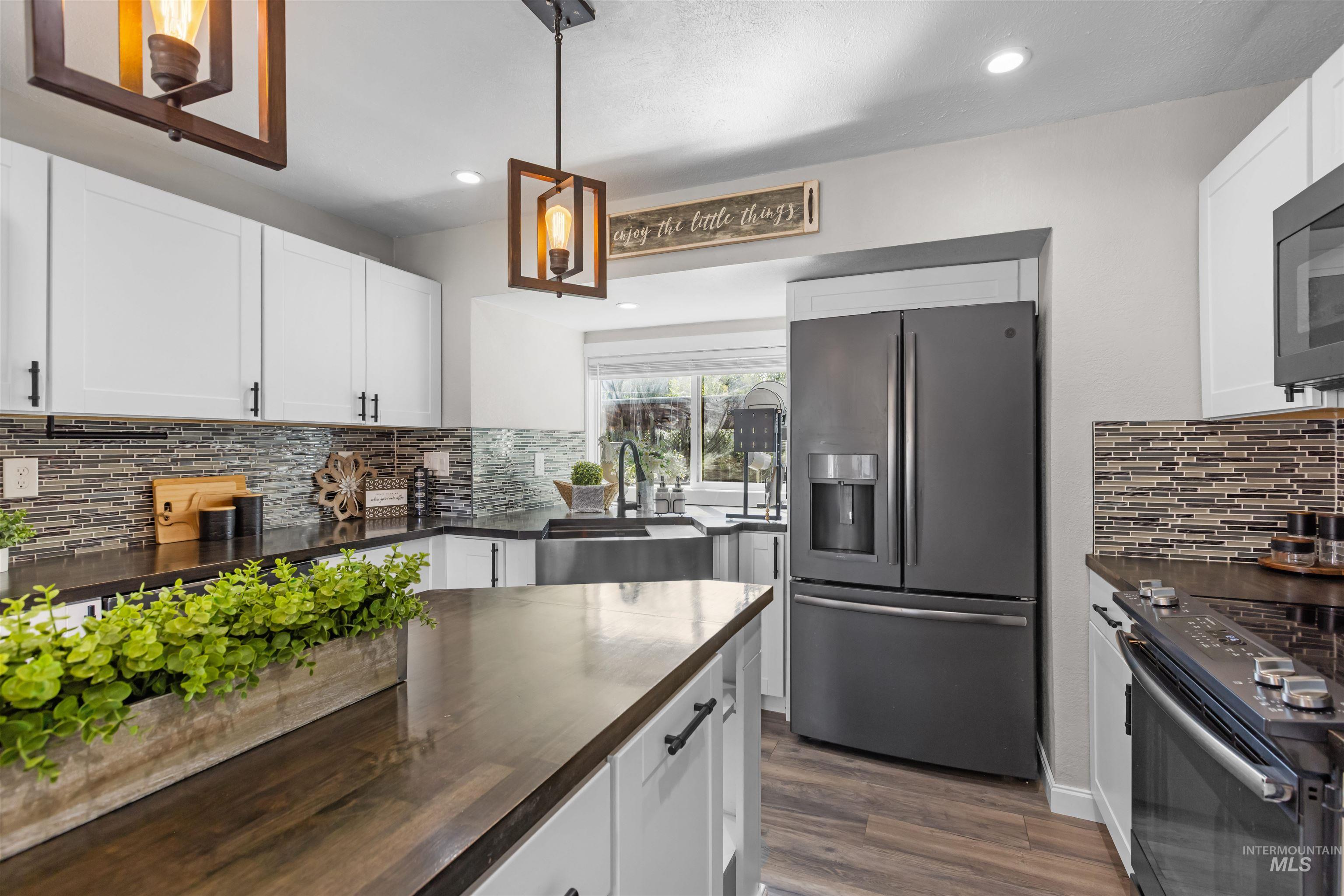 209 W Elm St, Caldwell, Idaho 83605, 3 Bedrooms, 2 Bathrooms, Residential For Sale, Price $350,000, 99001122