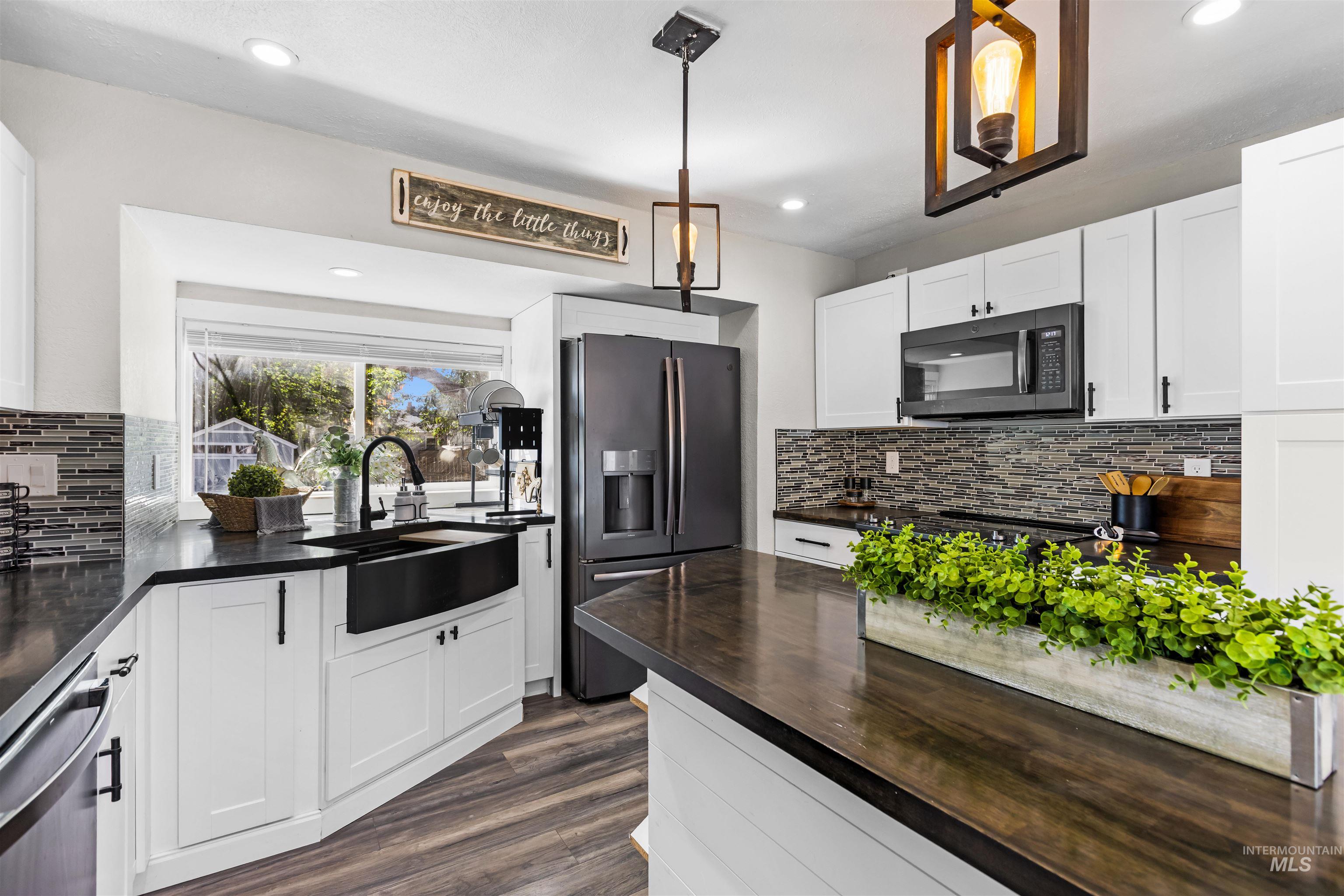 209 W Elm St, Caldwell, Idaho 83605, 3 Bedrooms, 2 Bathrooms, Residential For Sale, Price $350,000, 99001122