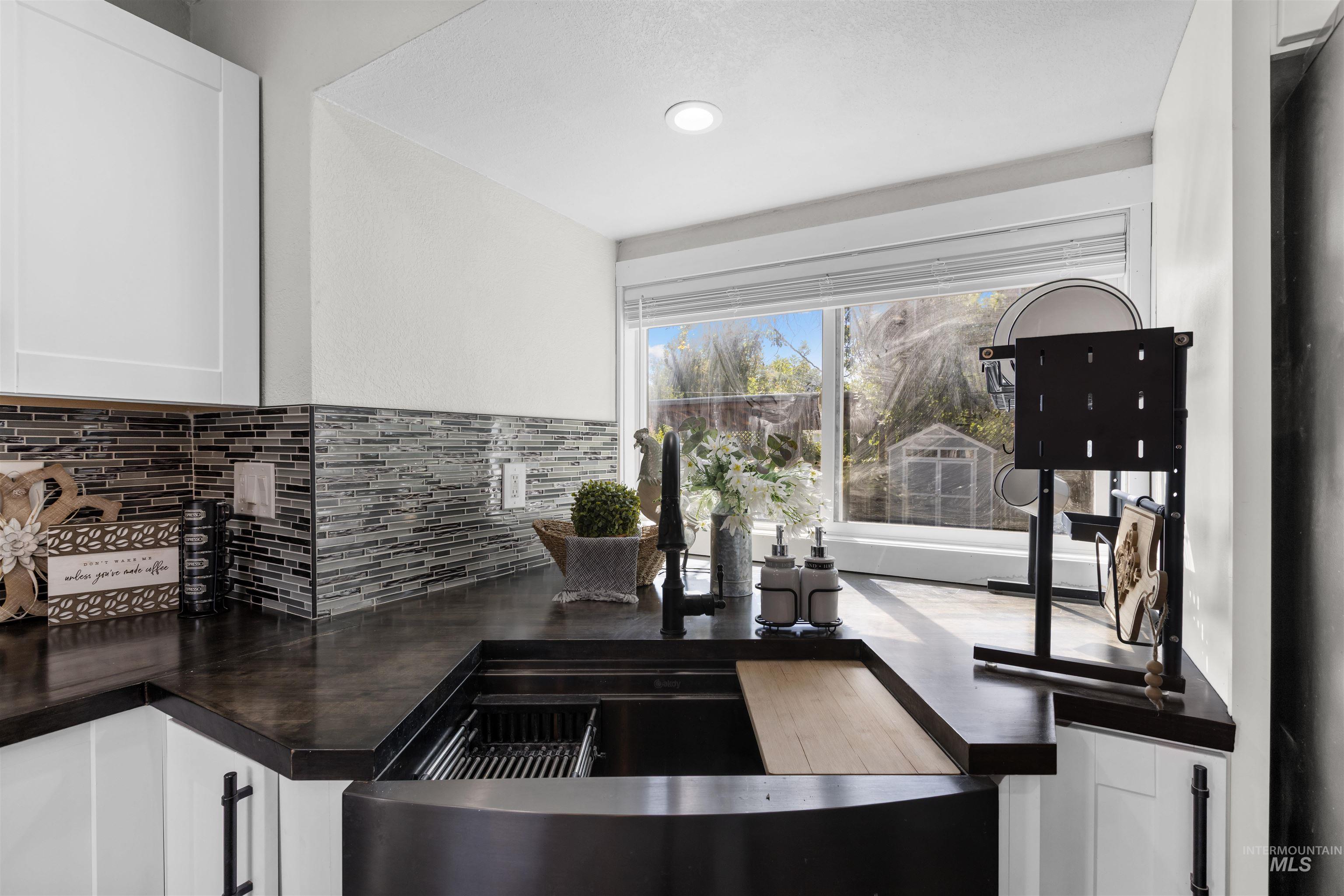 209 W Elm St, Caldwell, Idaho 83605, 3 Bedrooms, 2 Bathrooms, Residential For Sale, Price $350,000, 99001122