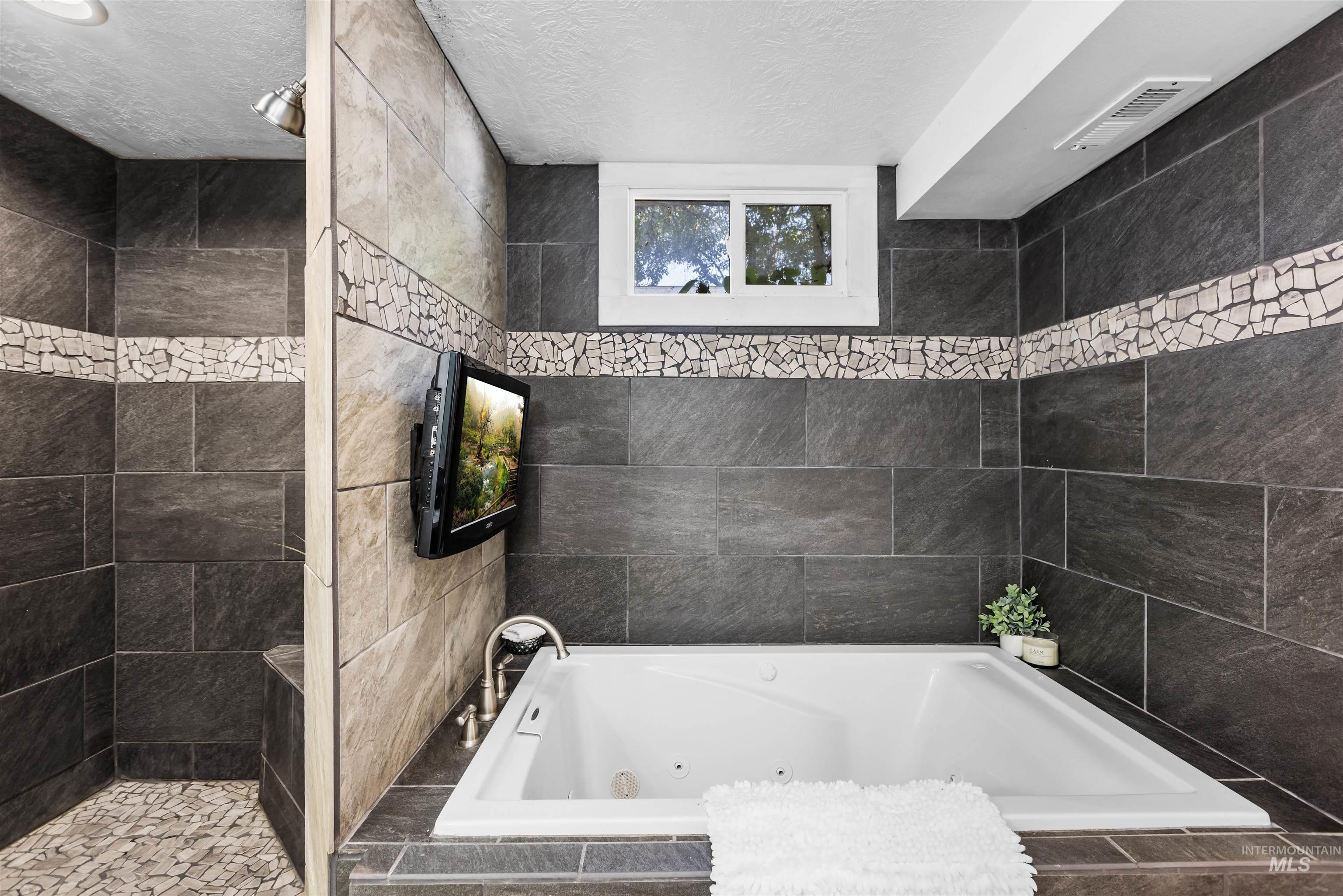 209 W Elm St, Caldwell, Idaho 83605, 3 Bedrooms, 2 Bathrooms, Residential For Sale, Price $350,000, 99001122
