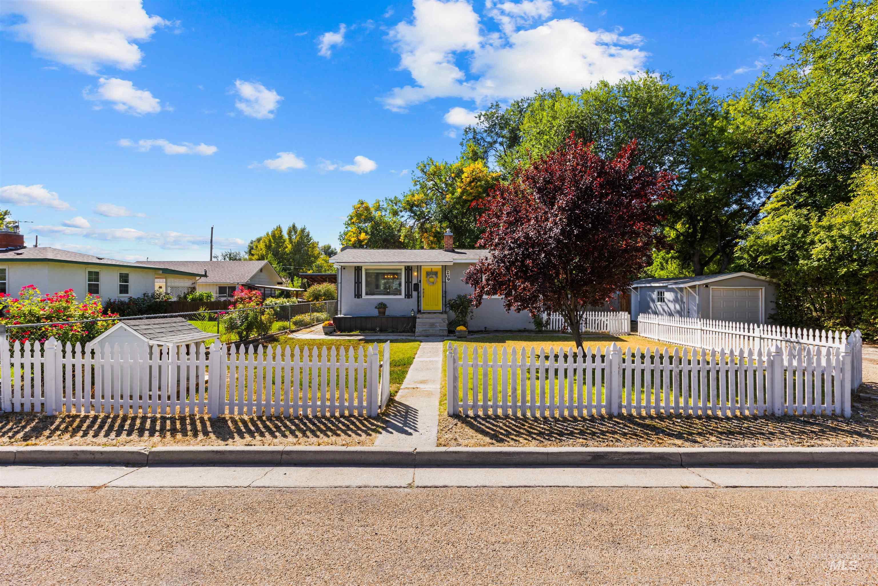 209 W Elm St, Caldwell, Idaho 83605, 3 Bedrooms, 2 Bathrooms, Residential For Sale, Price $350,000, 99001122