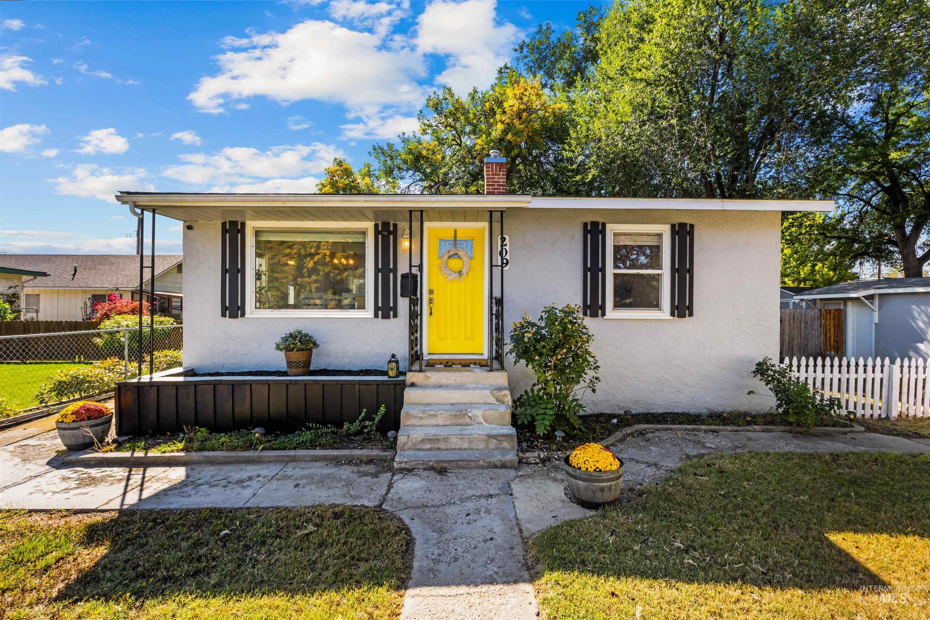 209 W Elm St, Caldwell, Idaho 83605, 3 Bedrooms, 2 Bathrooms, Residential For Sale, Price $350,000, 99001122