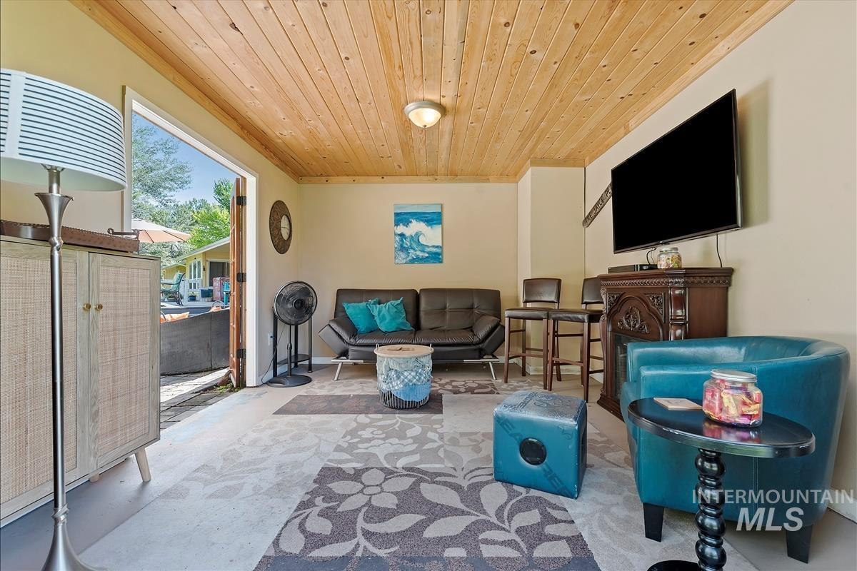6751 N Barney Lane, Meridian, Idaho 83646, 5 Bedrooms, 2.5 Bathrooms, Residential For Sale, Price $1,400,000, 99001128