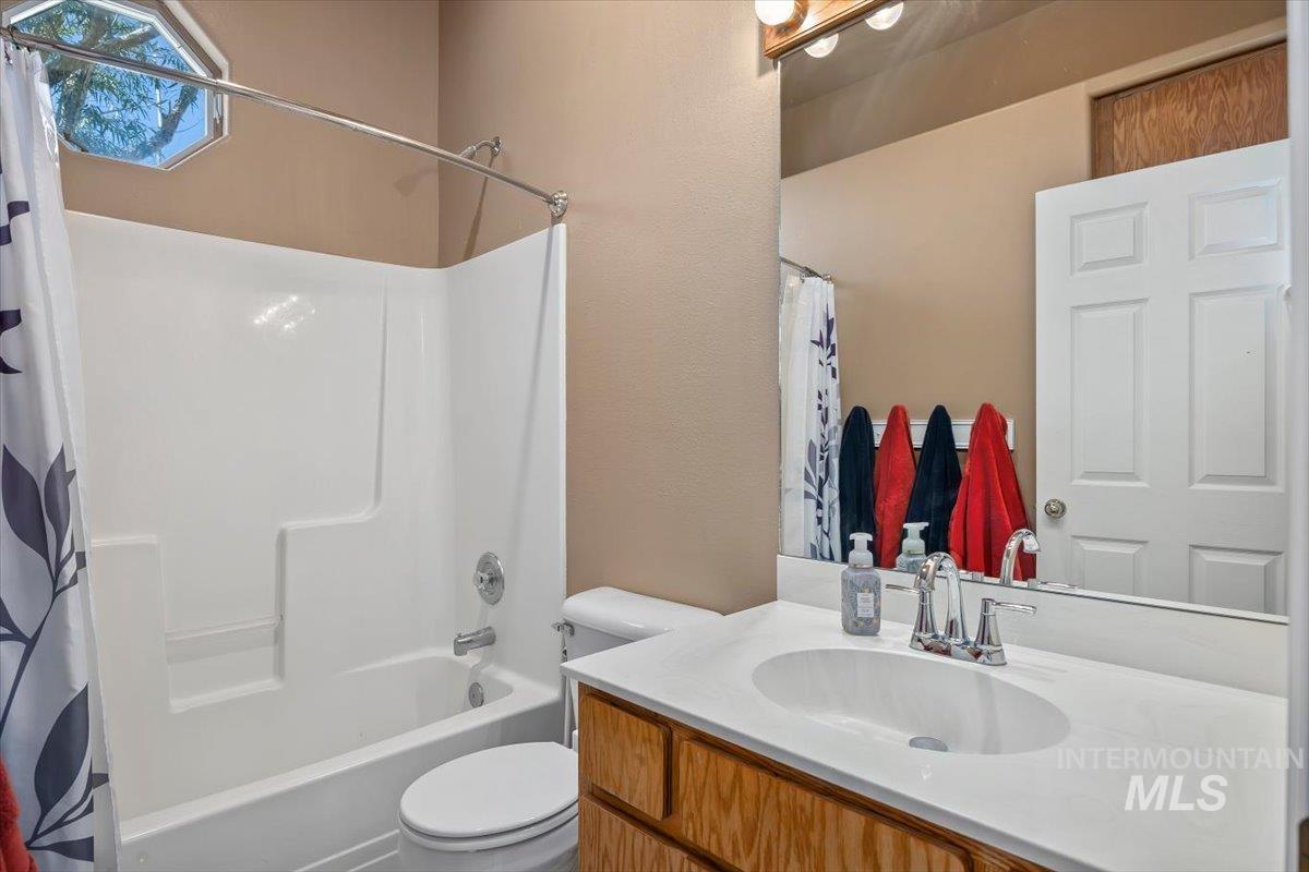 1354 E 4400 N, Buhl, Idaho 83316, 5 Bedrooms, 3 Bathrooms, Residential For Sale, Price $799,999, 99001138