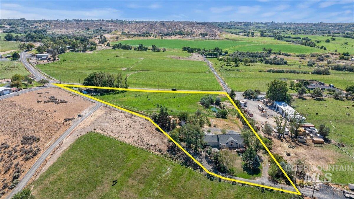 1354 E 4400 N, Buhl, Idaho 83316, 5 Bedrooms, 3 Bathrooms, Residential For Sale, Price $799,999, 99001138