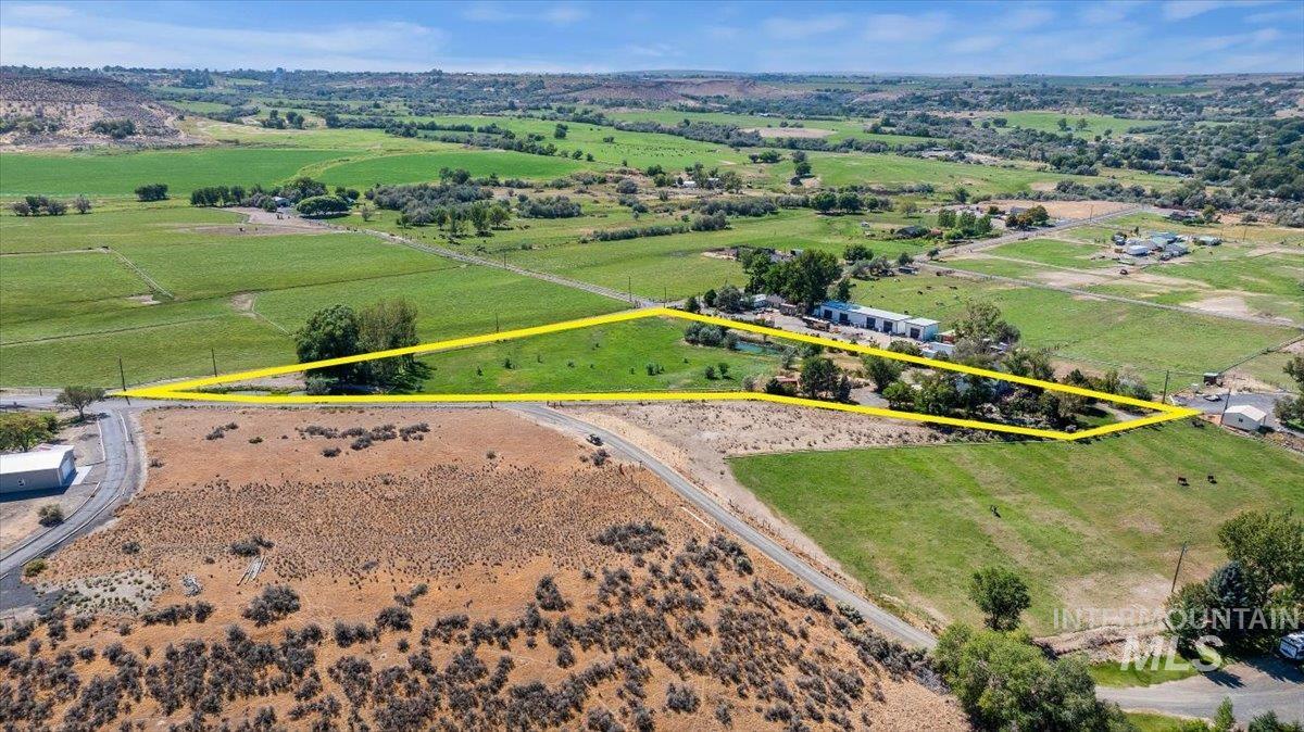 1354 E 4400 N, Buhl, Idaho 83316, 5 Bedrooms, 3 Bathrooms, Residential For Sale, Price $799,999, 99001138