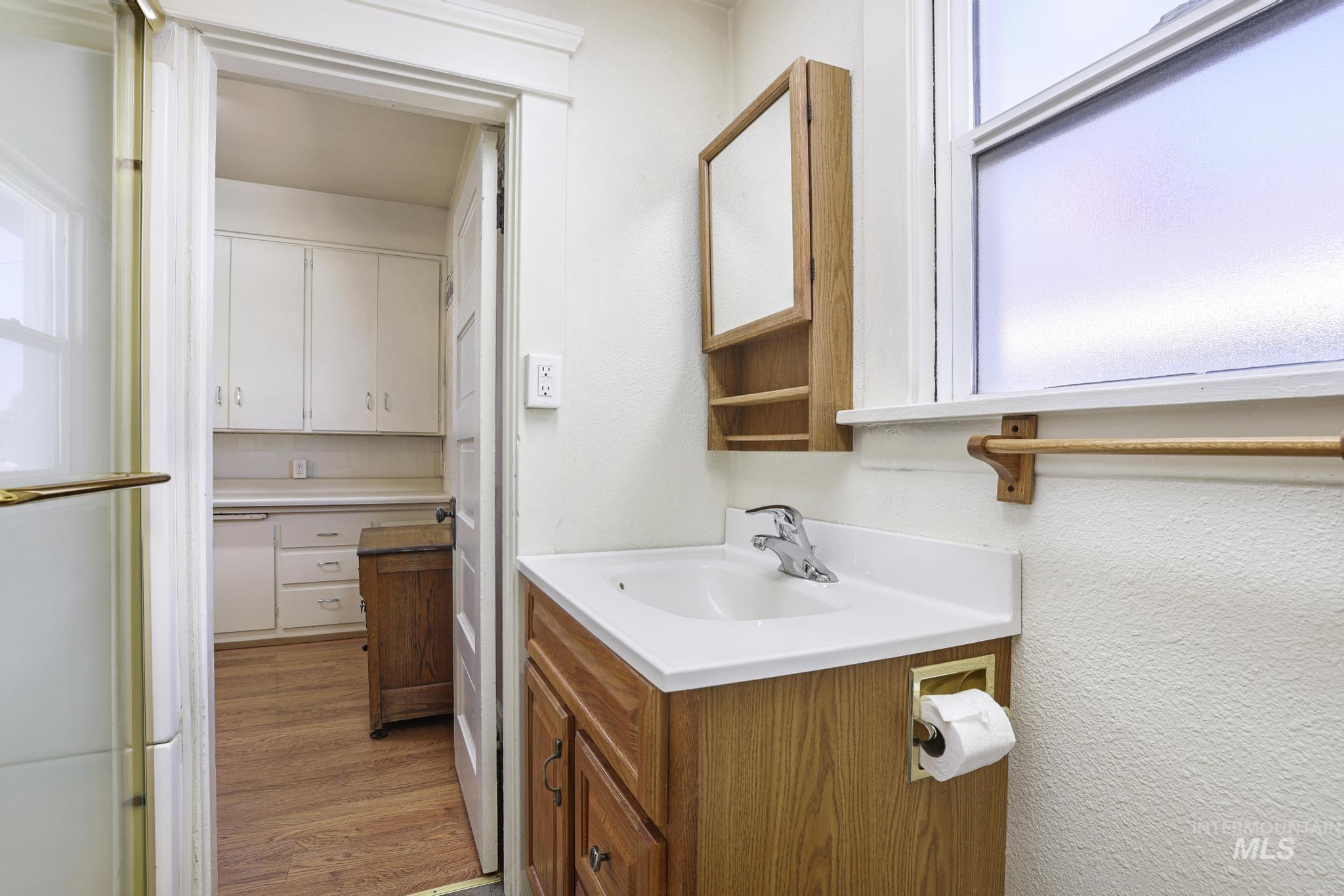 411 2nd Ave W, Twin Falls, Idaho 83301, 2 Bedrooms, 1 Bathroom, Residential For Sale, Price $269,900, 99001144