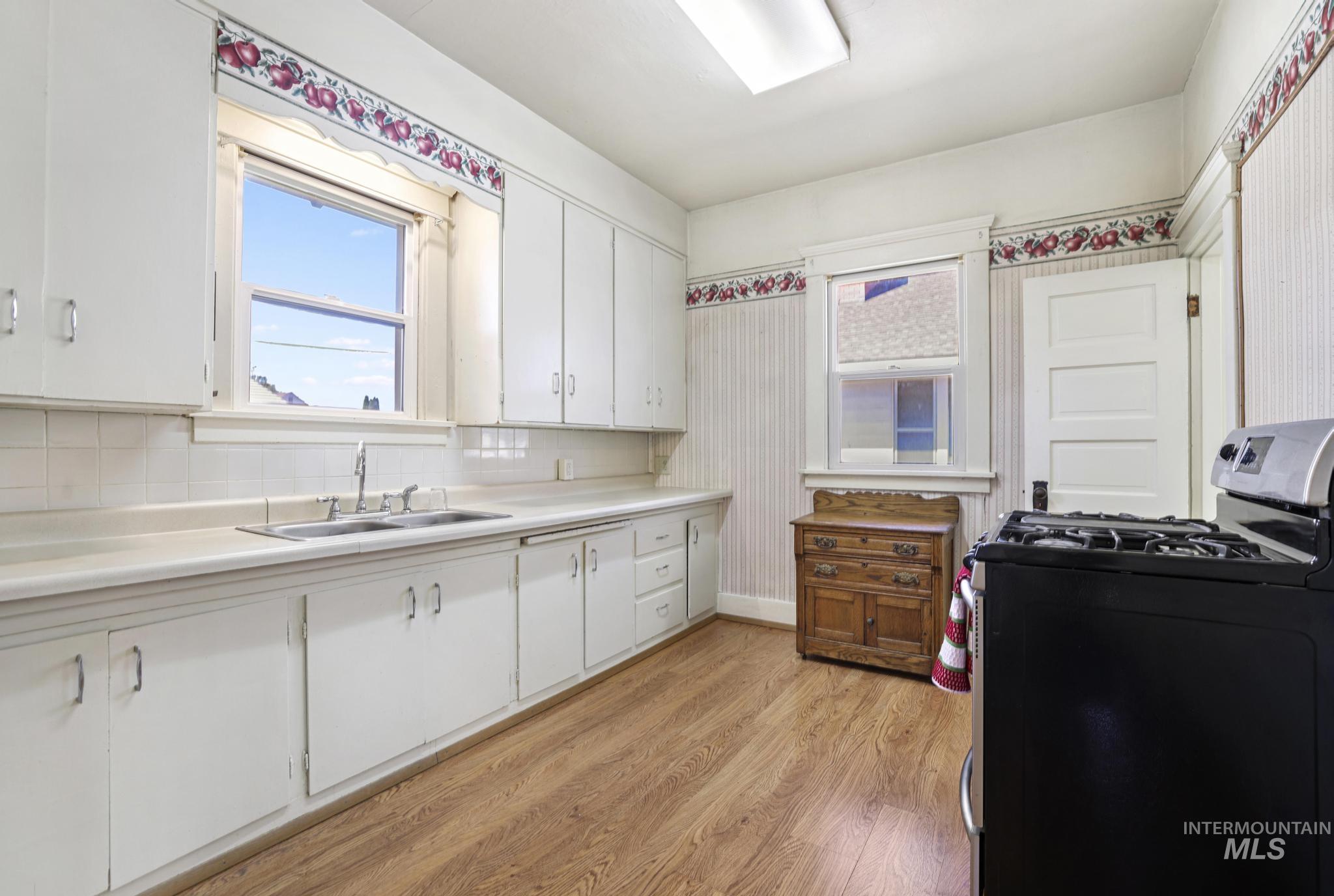 411 2nd Ave W, Twin Falls, Idaho 83301, 2 Bedrooms, 1 Bathroom, Residential For Sale, Price $269,900, 99001144
