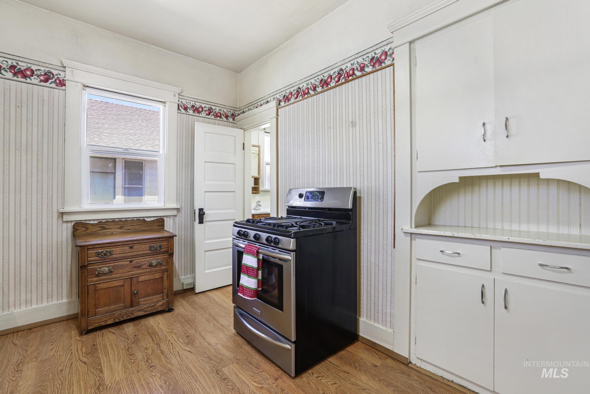 411 2nd Ave W, Twin Falls, Idaho 83301, 2 Bedrooms, 1 Bathroom, Residential For Sale, Price $269,900, 99001144