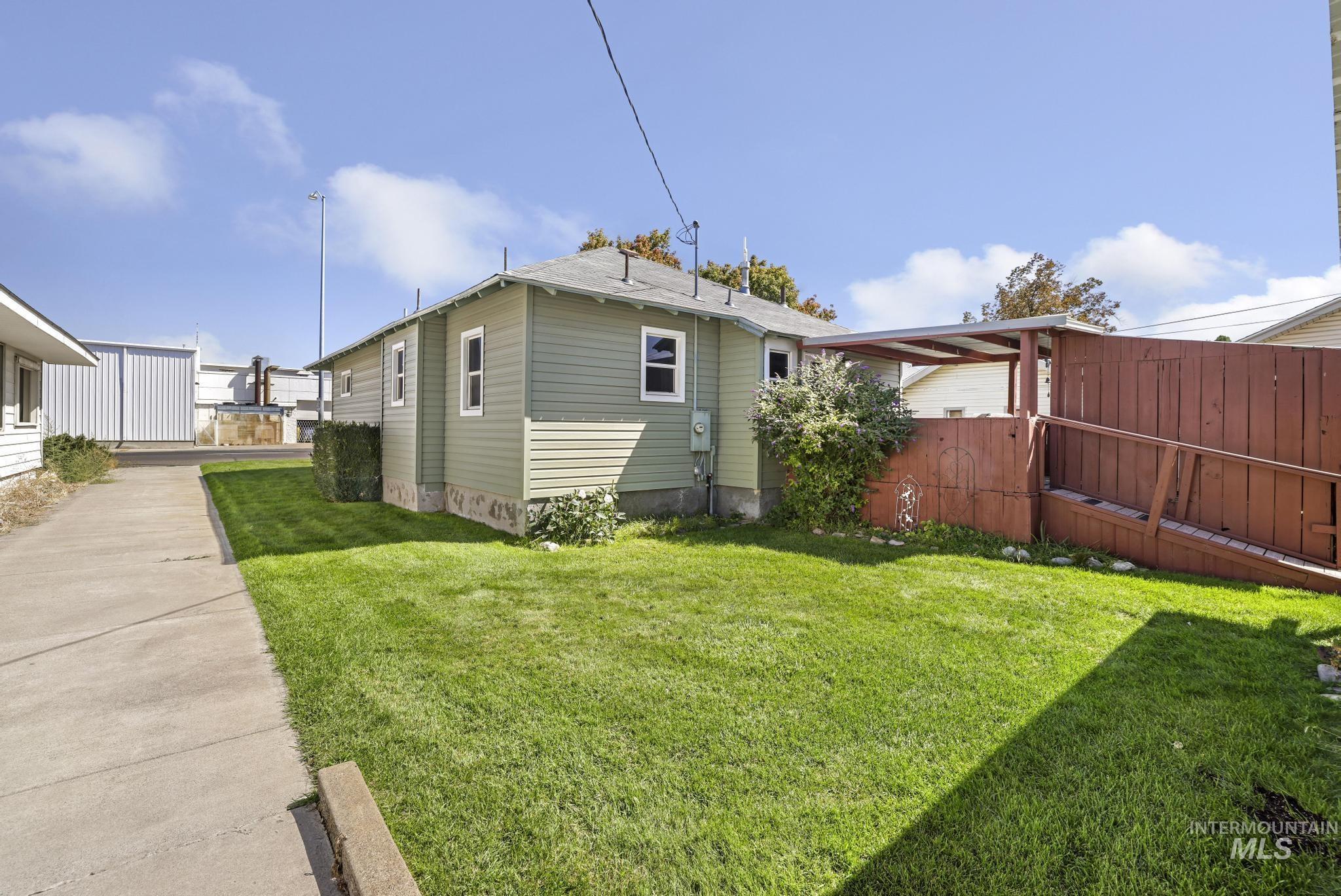 411 2nd Ave W, Twin Falls, Idaho 83301, 2 Bedrooms, 1 Bathroom, Residential For Sale, Price $269,900, 99001144