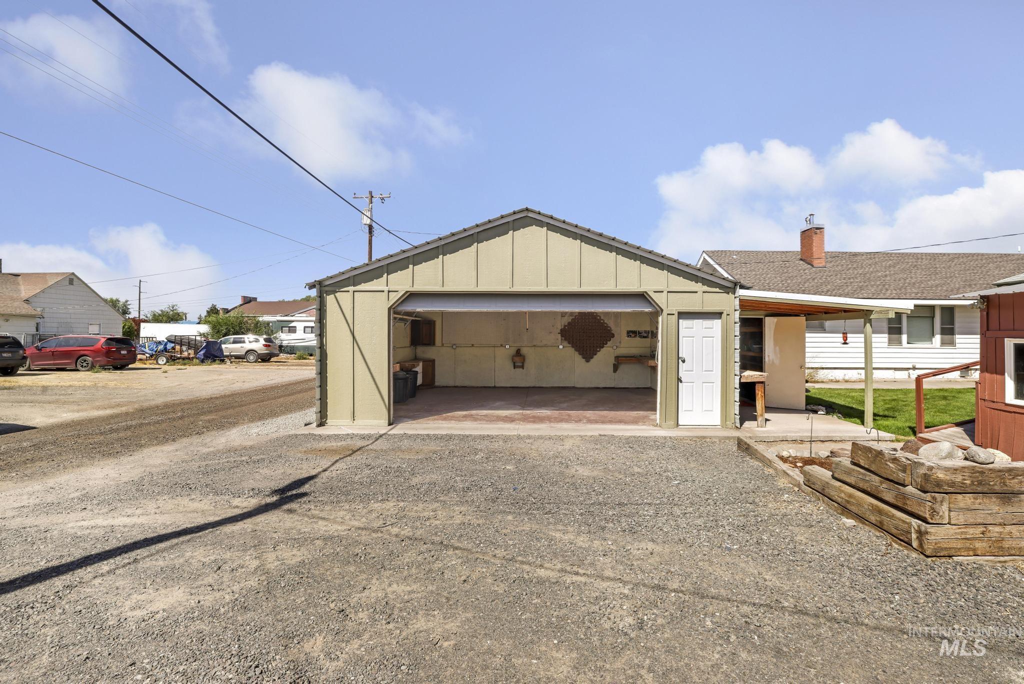 411 2nd Ave W, Twin Falls, Idaho 83301, 2 Bedrooms, 1 Bathroom, Residential For Sale, Price $269,900, 99001144
