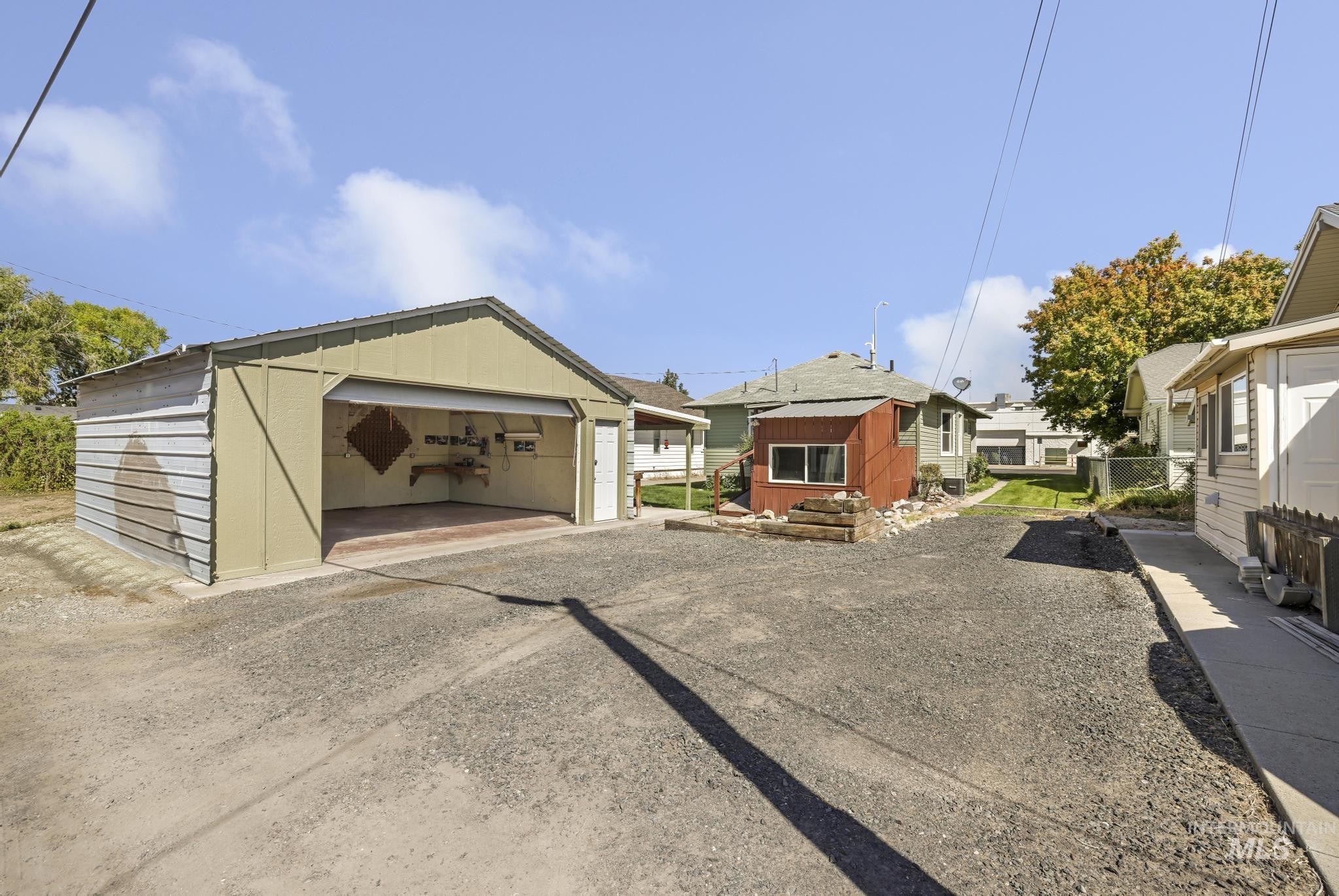 411 2nd Ave W, Twin Falls, Idaho 83301, 2 Bedrooms, 1 Bathroom, Residential For Sale, Price $269,900, 99001144