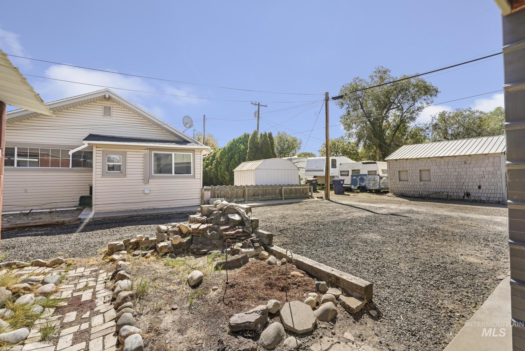 411 2nd Ave W, Twin Falls, Idaho 83301, 2 Bedrooms, 1 Bathroom, Residential For Sale, Price $269,900, 99001144
