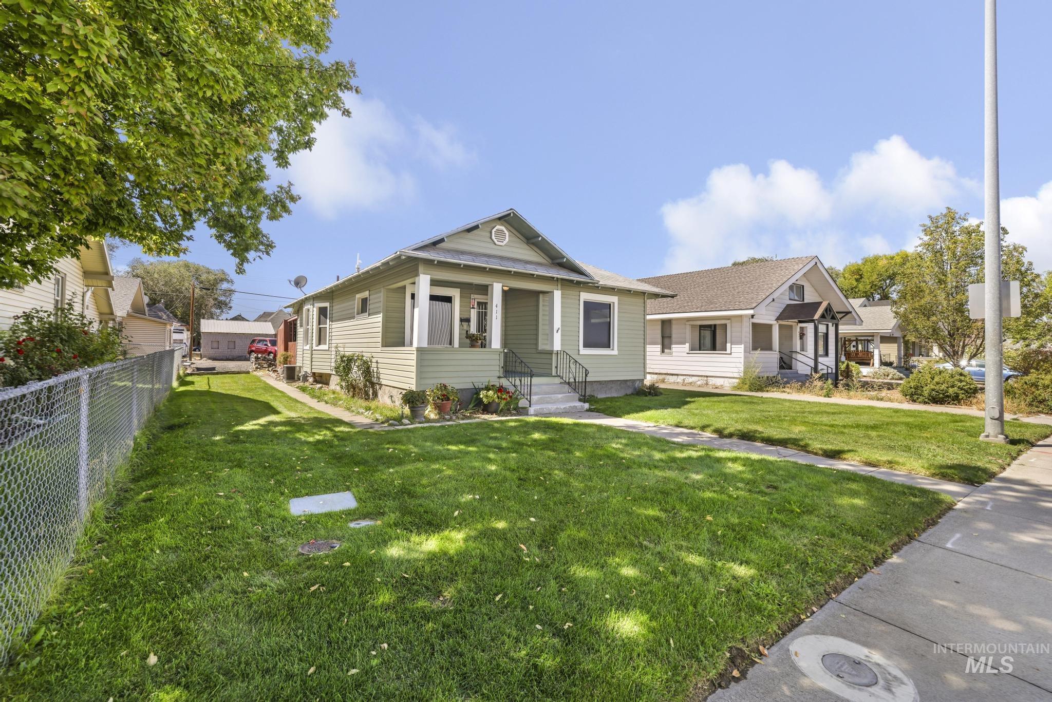 411 2nd Ave W, Twin Falls, Idaho 83301, 2 Bedrooms, 1 Bathroom, Residential For Sale, Price $269,900, 99001144