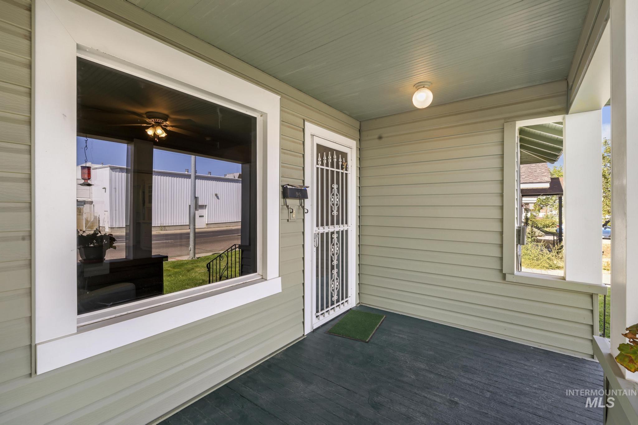 411 2nd Ave W, Twin Falls, Idaho 83301, 2 Bedrooms, 1 Bathroom, Residential For Sale, Price $269,900, 99001144