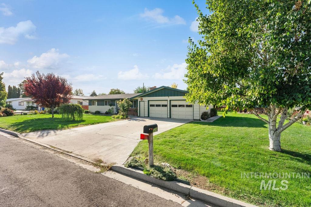 127 W Mckinley, New Plymouth, Idaho 83655, 3 Bedrooms, 2 Bathrooms, Residential For Sale, Price $350,000, 99001153