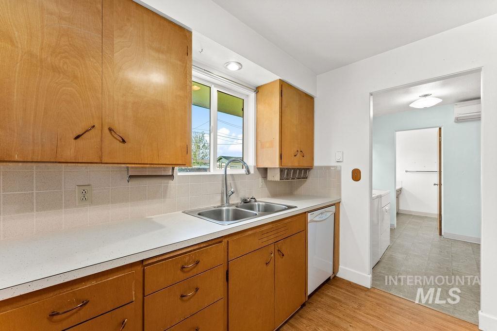 127 W Mckinley, New Plymouth, Idaho 83655, 3 Bedrooms, 2 Bathrooms, Residential For Sale, Price $350,000, 99001153