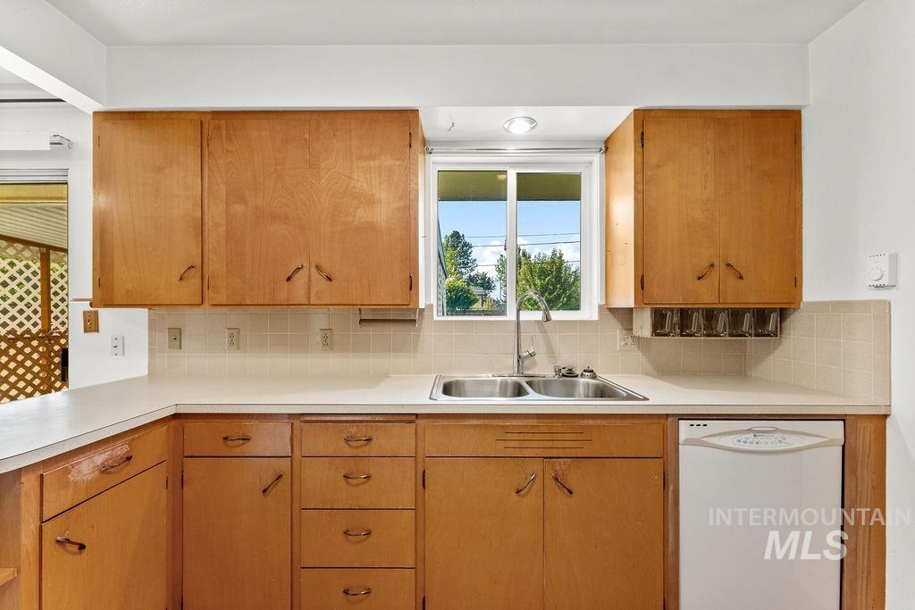 127 W Mckinley, New Plymouth, Idaho 83655, 3 Bedrooms, 2 Bathrooms, Residential For Sale, Price $350,000, 99001153