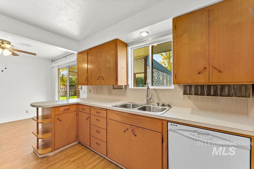 127 W Mckinley, New Plymouth, Idaho 83655, 3 Bedrooms, 2 Bathrooms, Residential For Sale, Price $350,000, 99001153