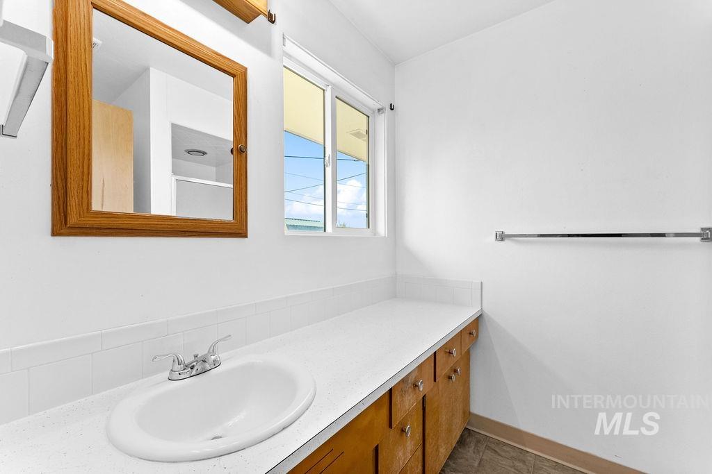127 W Mckinley, New Plymouth, Idaho 83655, 3 Bedrooms, 2 Bathrooms, Residential For Sale, Price $350,000, 99001153