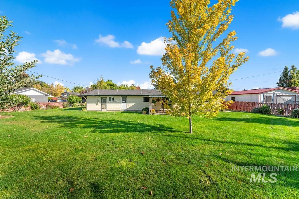 127 W Mckinley, New Plymouth, Idaho 83655, 3 Bedrooms, 2 Bathrooms, Residential For Sale, Price $350,000, 99001153