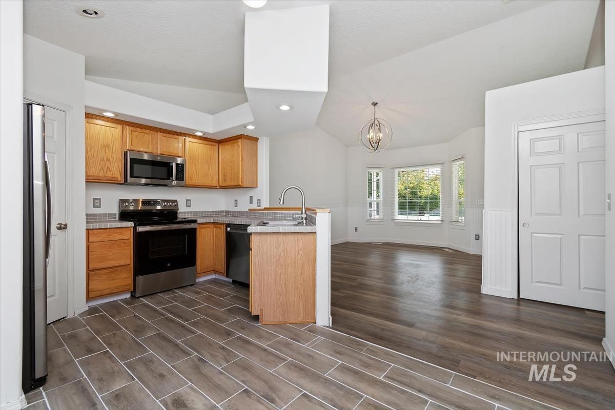 3915 N Abbott St, Caldwell, Idaho 83607, 3 Bedrooms, 2.5 Bathrooms, Residential For Sale, Price $367,000, 99001155