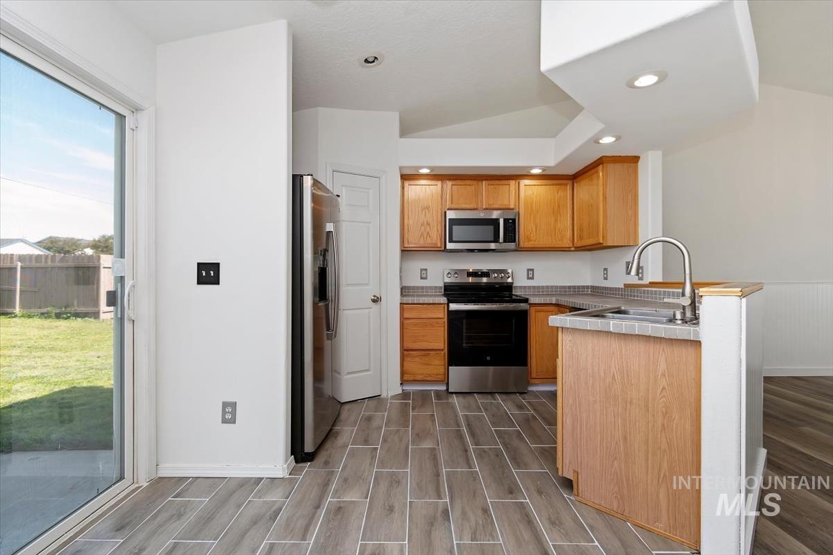 3915 N Abbott St, Caldwell, Idaho 83607, 3 Bedrooms, 2.5 Bathrooms, Residential For Sale, Price $367,000, 99001155