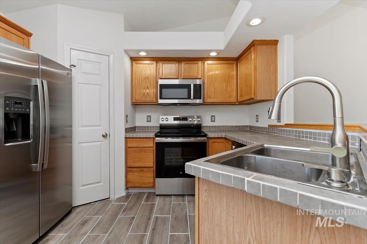 3915 N Abbott St, Caldwell, Idaho 83607, 3 Bedrooms, 2.5 Bathrooms, Residential For Sale, Price $367,000, 99001155