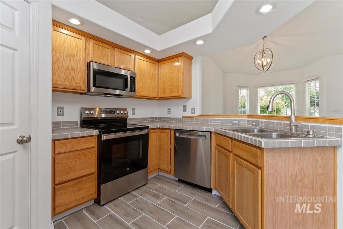 3915 N Abbott St, Caldwell, Idaho 83607, 3 Bedrooms, 2.5 Bathrooms, Residential For Sale, Price $367,000, 99001155