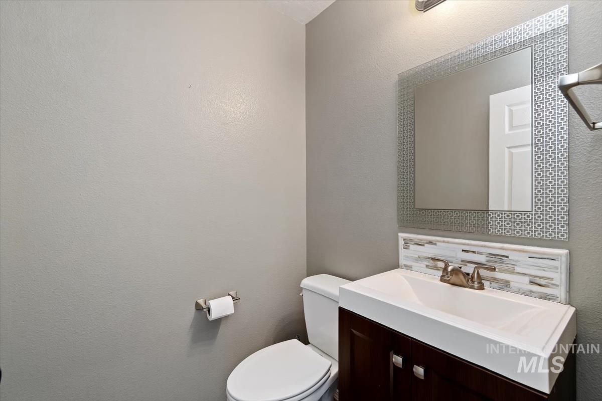 3915 N Abbott St, Caldwell, Idaho 83607, 3 Bedrooms, 2.5 Bathrooms, Residential For Sale, Price $367,000, 99001155