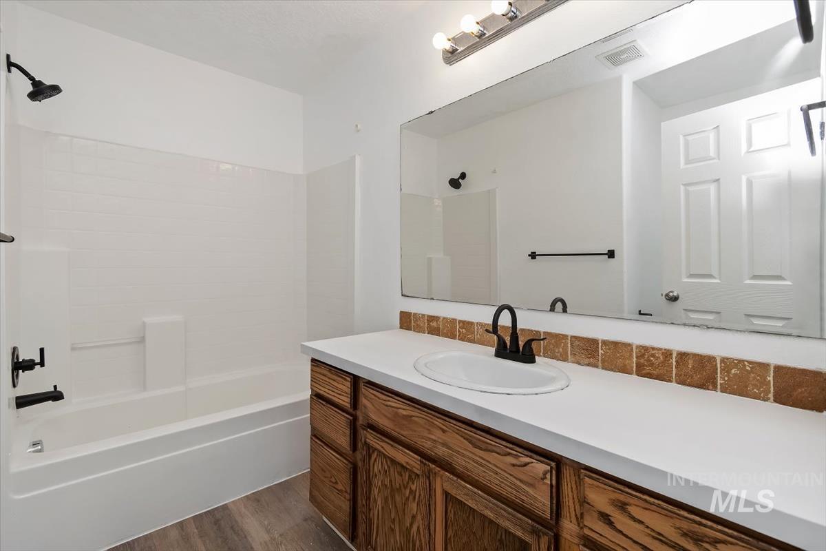 3915 N Abbott St, Caldwell, Idaho 83607, 3 Bedrooms, 2.5 Bathrooms, Residential For Sale, Price $367,000, 99001155