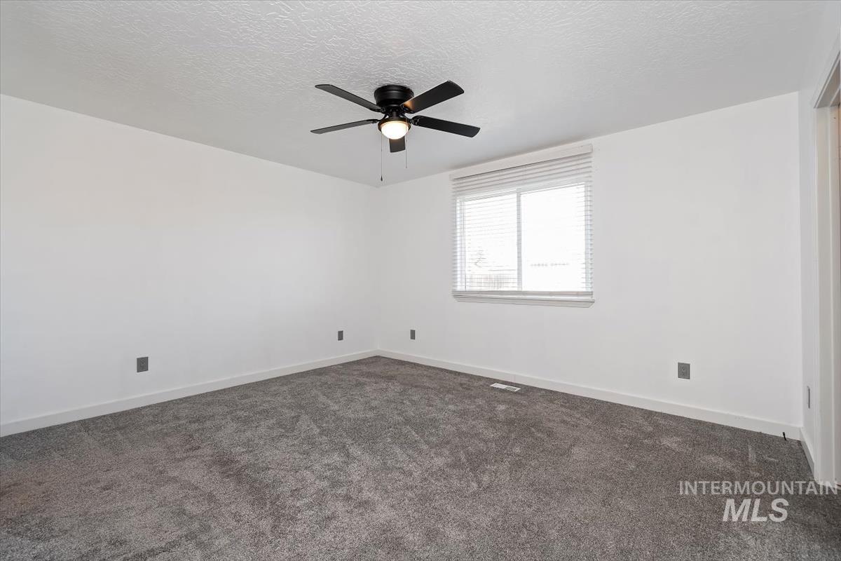 3915 N Abbott St, Caldwell, Idaho 83607, 3 Bedrooms, 2.5 Bathrooms, Residential For Sale, Price $367,000, 99001155
