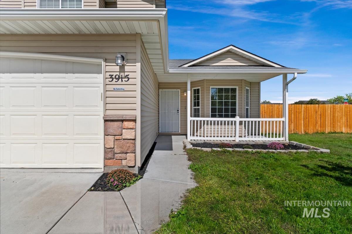 3915 N Abbott St, Caldwell, Idaho 83607, 3 Bedrooms, 2.5 Bathrooms, Residential For Sale, Price $367,000, 99001155