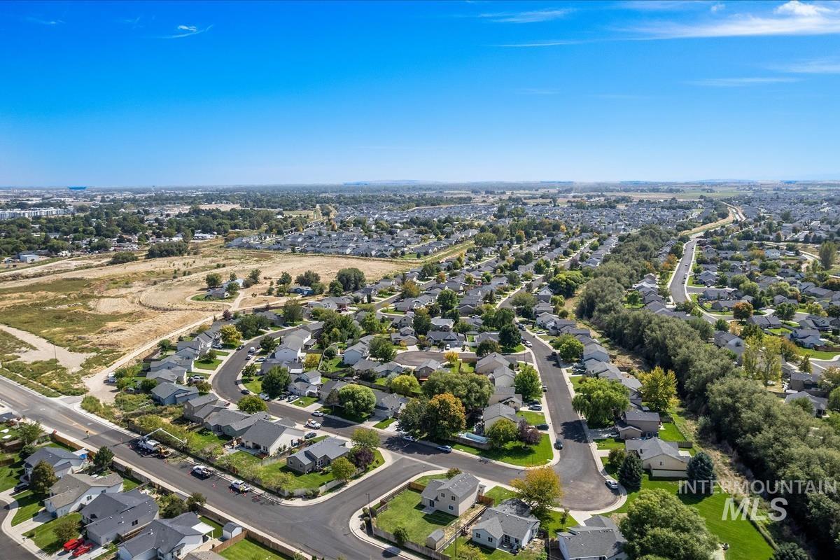 3915 N Abbott St, Caldwell, Idaho 83607, 3 Bedrooms, 2.5 Bathrooms, Residential For Sale, Price $367,000, 99001155