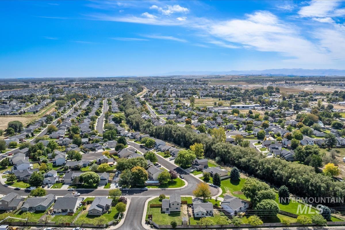 3915 N Abbott St, Caldwell, Idaho 83607, 3 Bedrooms, 2.5 Bathrooms, Residential For Sale, Price $367,000, 99001155