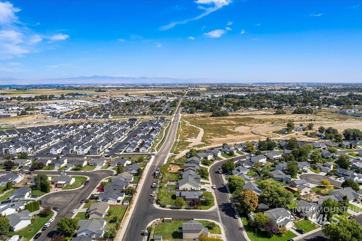 3915 N Abbott St, Caldwell, Idaho 83607, 3 Bedrooms, 2.5 Bathrooms, Residential For Sale, Price $367,000, 99001155