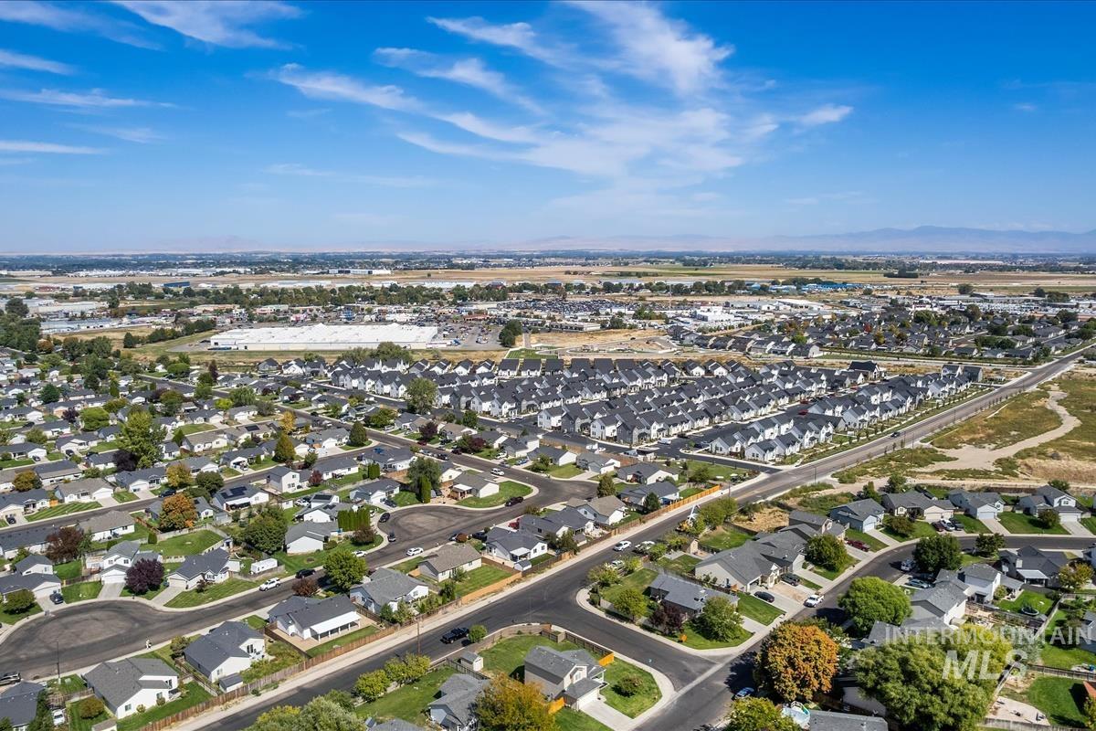 3915 N Abbott St, Caldwell, Idaho 83607, 3 Bedrooms, 2.5 Bathrooms, Residential For Sale, Price $367,000, 99001155