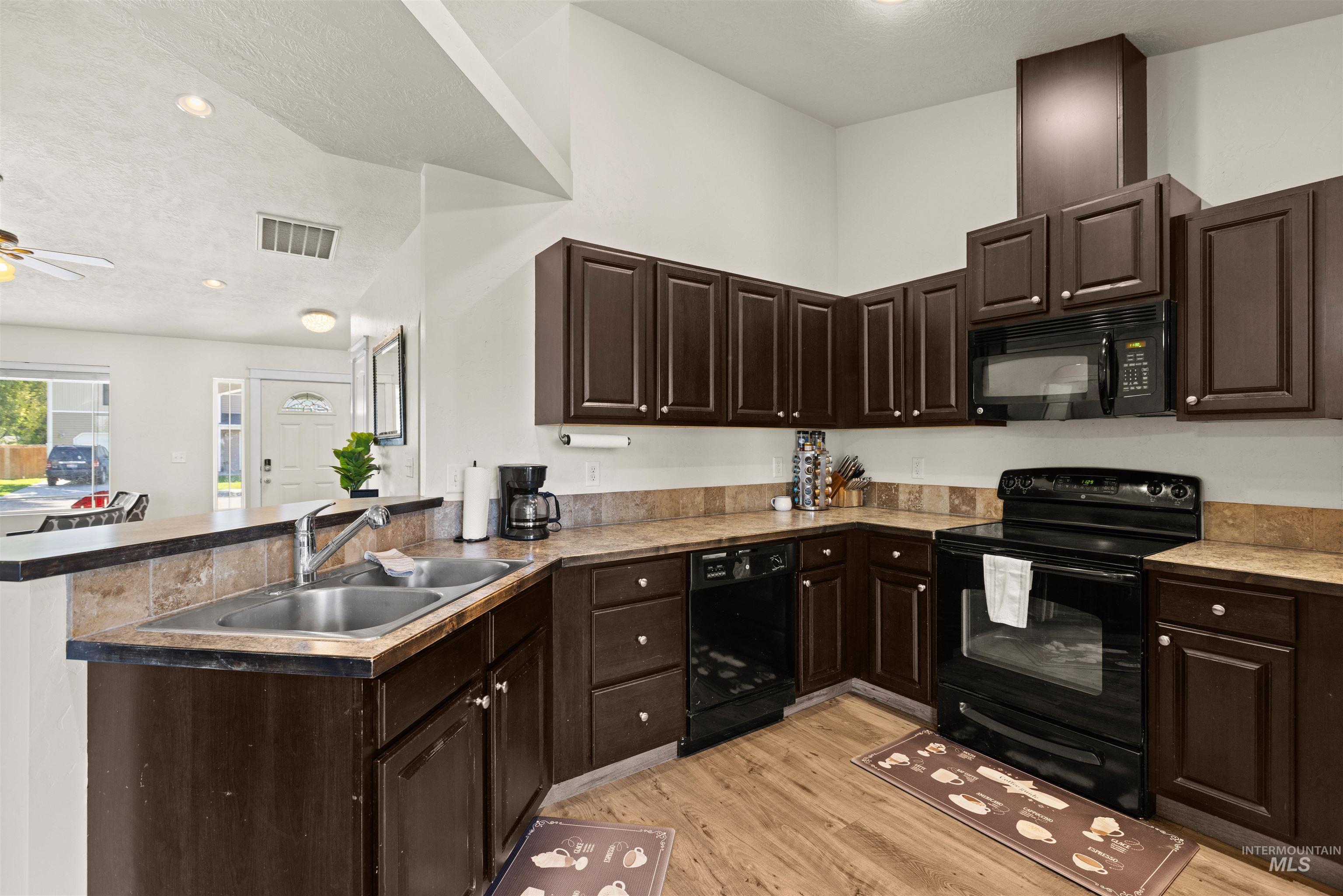 11576 Cabin Creek St, Caldwell, Idaho 83605, 3 Bedrooms, 2 Bathrooms, Residential For Sale, Price $390,000, 99001158
